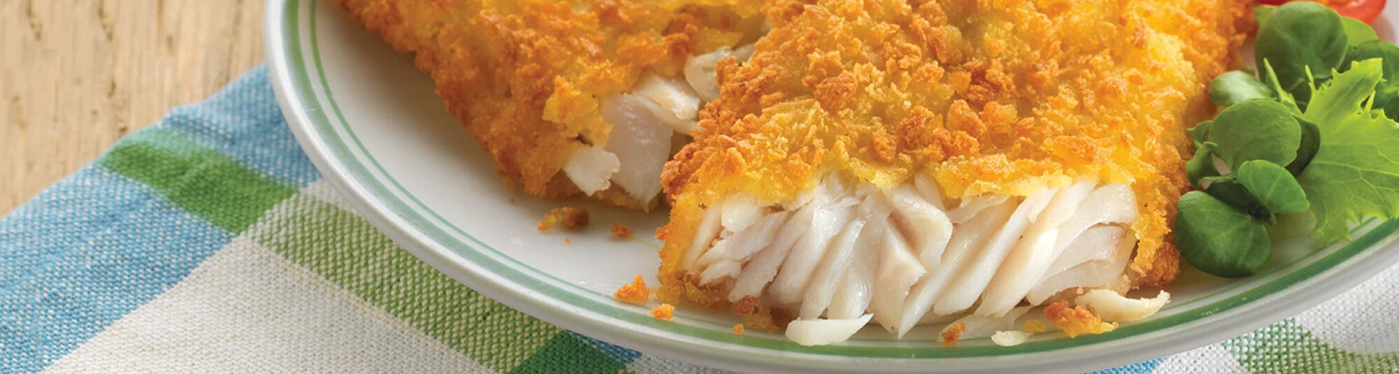 Bacalao rebozado crujiente con salsa de piquillos