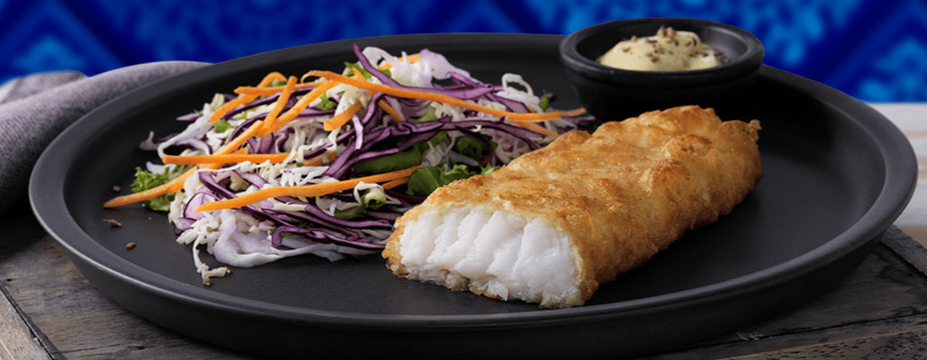 Filete de pescado con ensalada de col y zanahoria