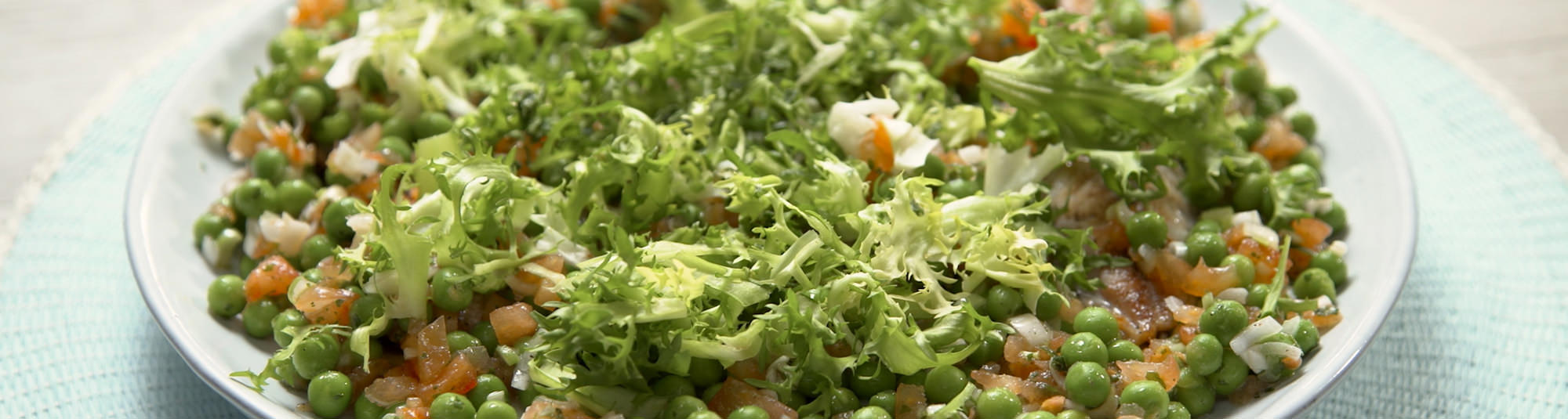 Receta de ensalada tibia de caballa con guisantes