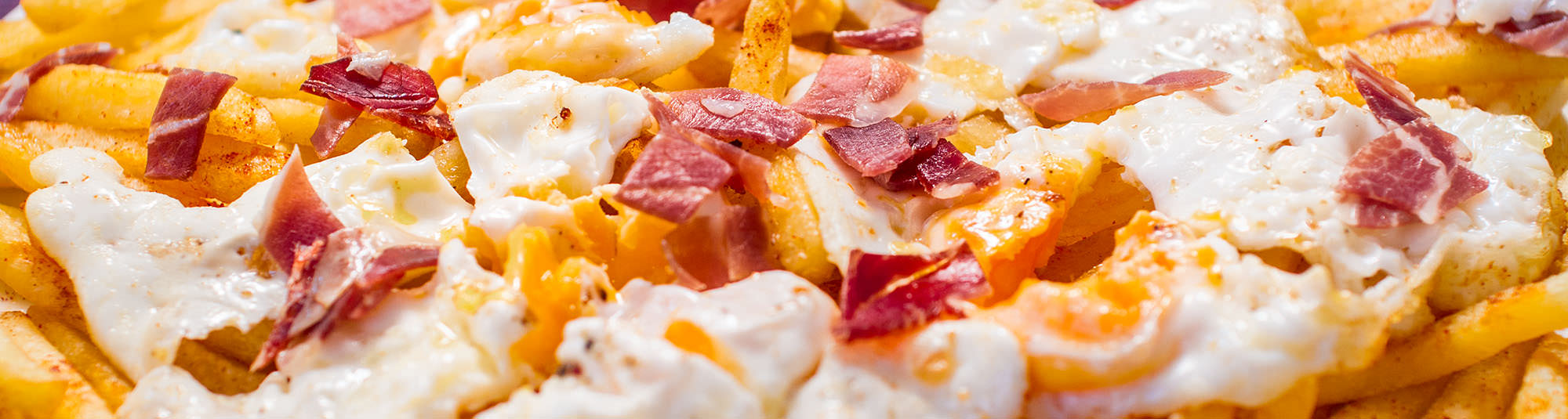 Huevos Rotos con Jamón y Patatas