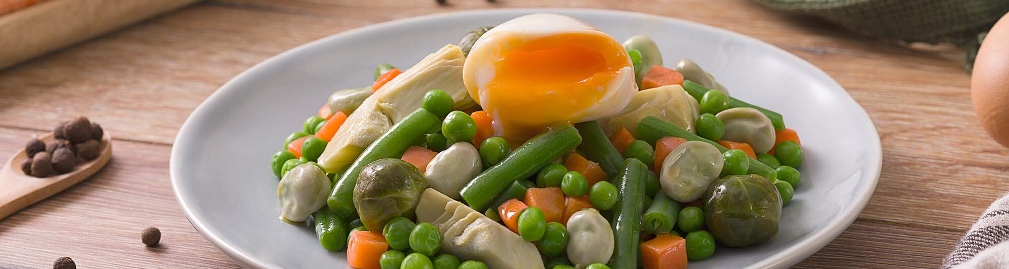 Menestra de verduras con huevo al horno