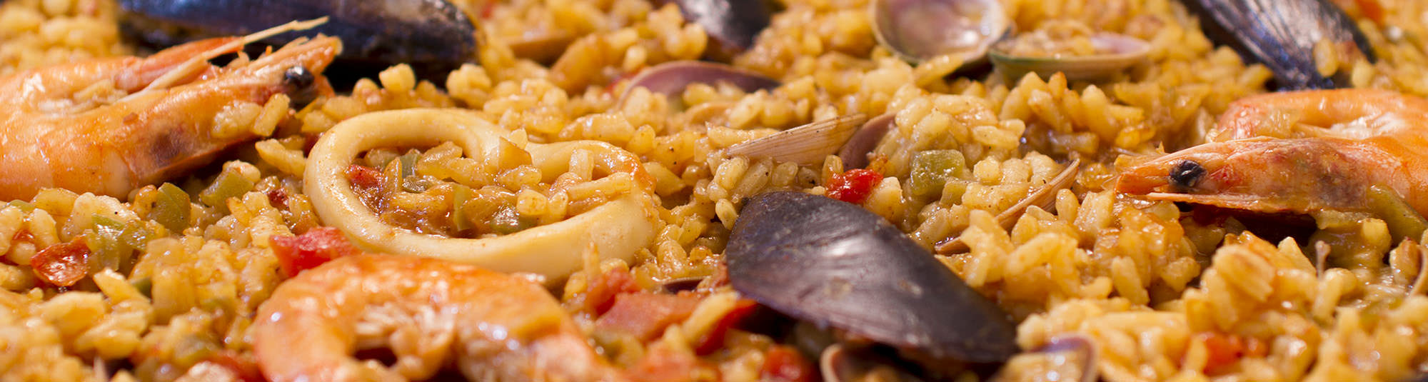 Paella de marisco con langostinos
