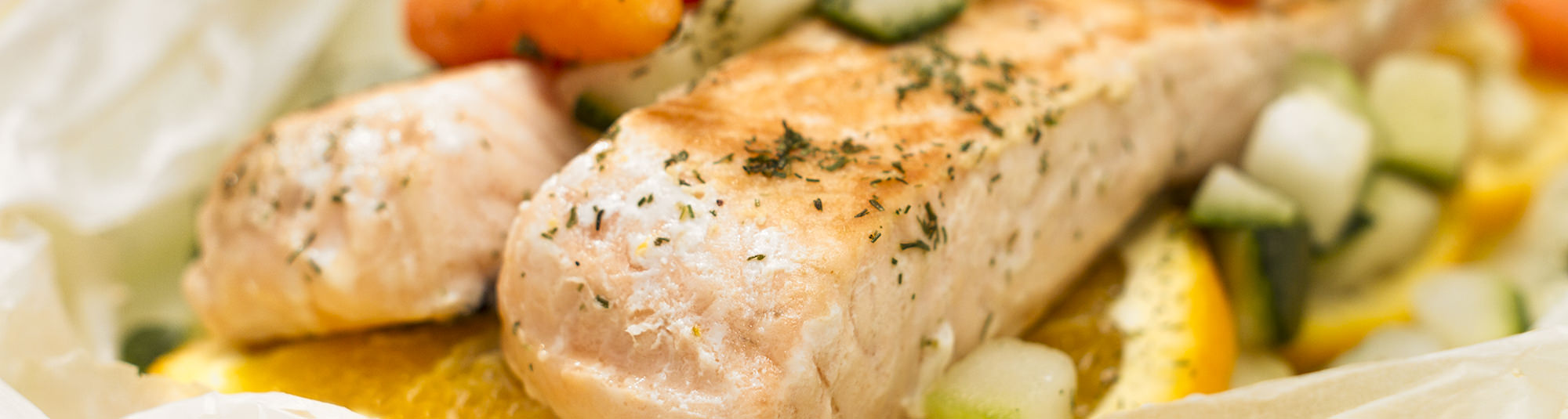 Salmón en Papillote con Verduras