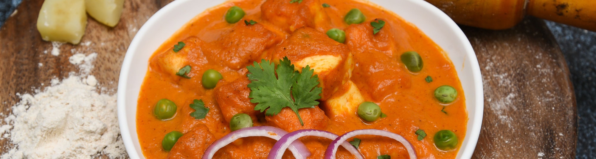 Receta de pollo tikka masala con guisantes