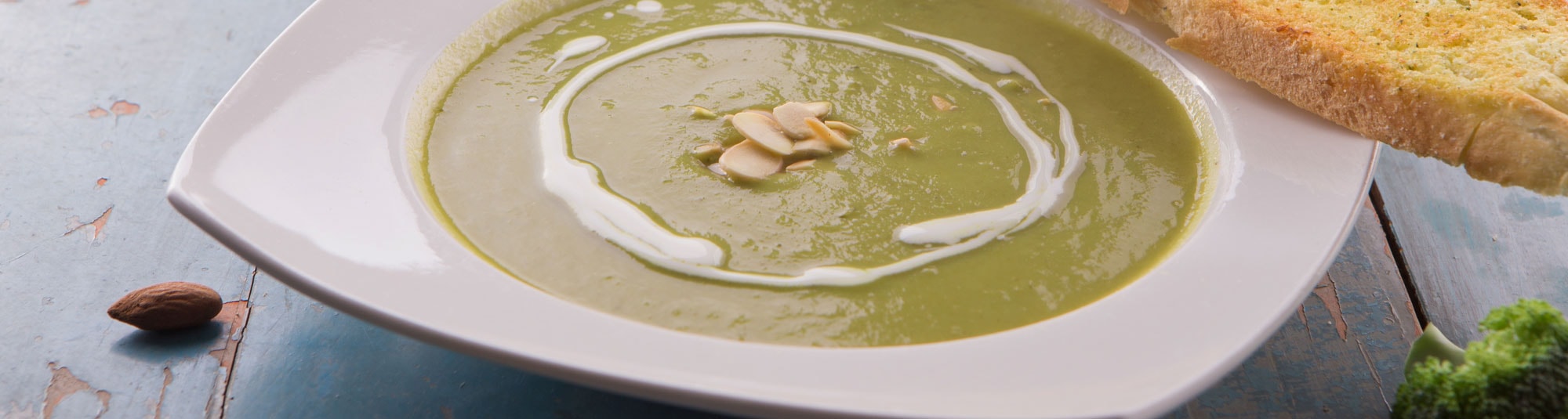 Receta de crema de brócoli con almendras