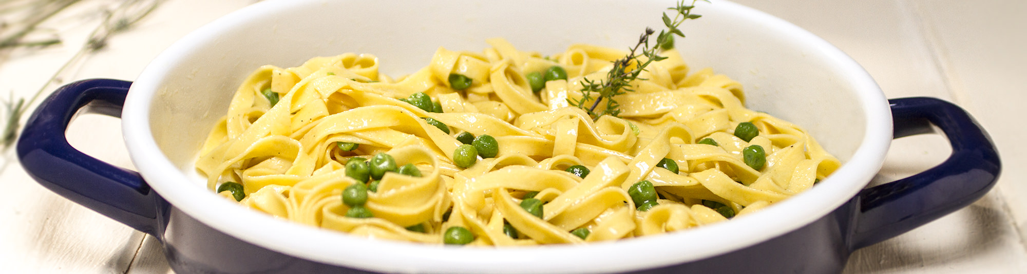 Receta de pasta tagliatelle con guisantes